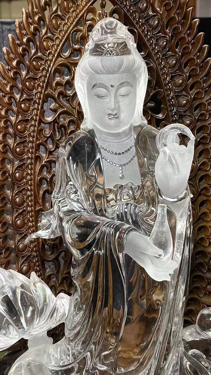 水晶观音菩萨雕刻件怎么选？开脸、晶体、尺寸一次讲清楚-玮晶山房