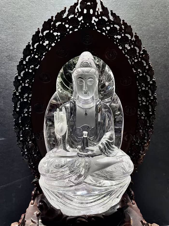 水晶观音菩萨雕刻件怎么选？开脸、晶体、尺寸一次讲清楚-玮晶山房