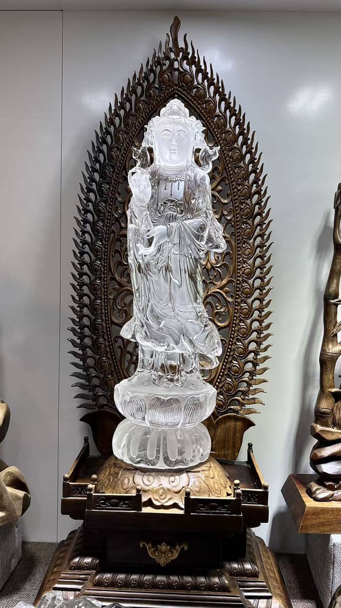 水晶观音菩萨雕刻件怎么选？开脸、晶体、尺寸一次讲清楚-玮晶山房
